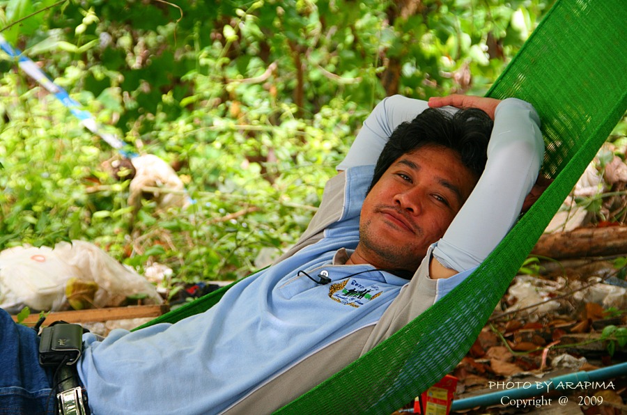  :grin: :grin:  ส่วนคนนี้ก้อพักเหมือนกันครับ......เห็นเปลเป็นไม่ได้ตานี่   :laughing: :laughing:

