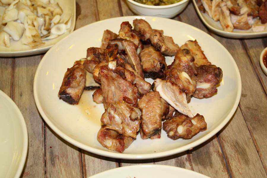 ซี่โครงหมูหมักไวน์ย่าง   จานนี้เนียนมาก :grin: :grin: ตบด้วยหมวกแดง 2 ชอท :blush: :blush: