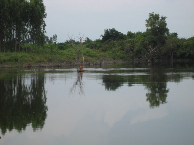 มีขาใหย๋รอยเรือทอดแหอยู่คับท่าไม่ดี