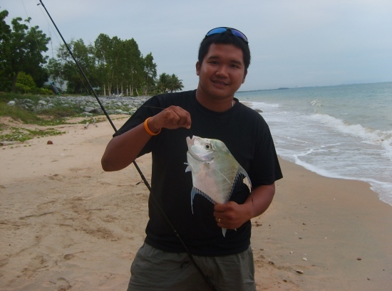 ที่สำคัญ นี่เป็นครั้งแรกกับหมายชายหาดแห่งนี้ สำหรับ น้าป๊อบ และผู้ติดตาม ด้วย ทั้งที่อยู่ใกล้ๆ กัน แ