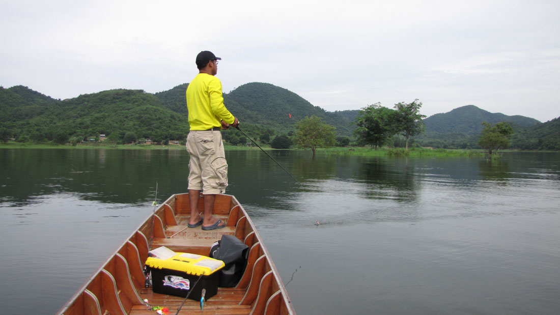              ไปที่เดิม...เกาะกลางน้ำที่ใครๆ..ขับเรือผ่านตลอด...ไม่ยอมจอดแวะดู..!! 

         มันมี