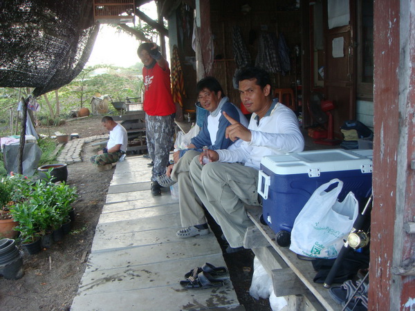 ดูเค้าชูนิ้ว กันแต่ละคน  ........... แข็งจริงๆ   :grin: :grin: :grin:

เอ......ว่าเเต่ว่า  ทำไมน้า