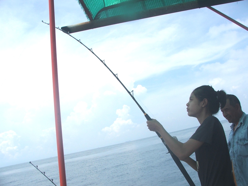 ท้ายเรือมีให้ลุ่นตลอด...น้องตุ้ยกะว่าอังเกยแนะ รีบคว้าคันอัดๆๆๆๆๆๆๆๆๆ