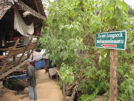 หมู่บ้านกระเหรี่ยวคอยาว บ้านห้วยเสือเฒ่า 