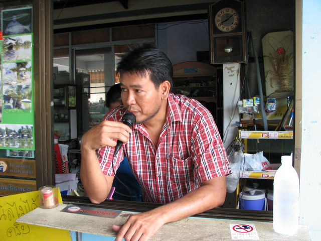 พิธีกรรูปหล่อครับ :laughing: :laughing: :laughing:
