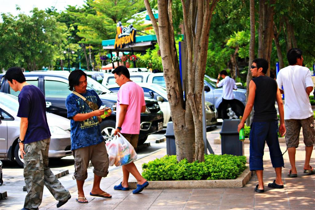 แวะจอดเตรียมเสบียงครับ   