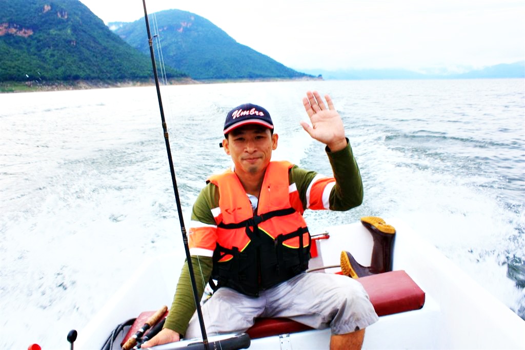 หวัดดีครับน้า big_fish 

[q]รูปสวย+หมายงาม+ปลาก็แจ่ม....ตามไปด้วยคนนะครับ  [/q]

ตามมาเลยครับ  ย