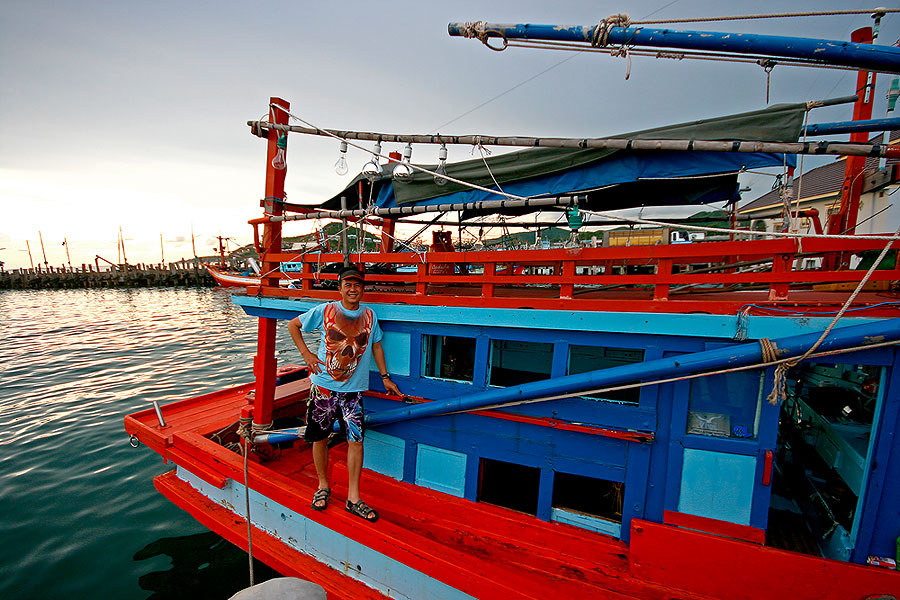  [q]+เกาะเรือตามไปหวานด้วยคนครับน้าหรั่ง[/q]

ขอบบคุณครับ น้าโม่ง  ขึ้นมาบนเรือดีกว่าครับ เดี๋ยวเป