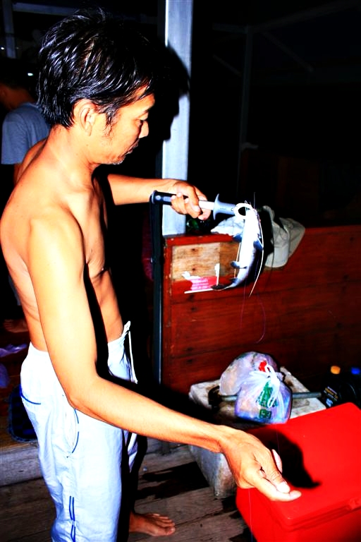 กลืนขอเข้าไปในท้องเลยครับ