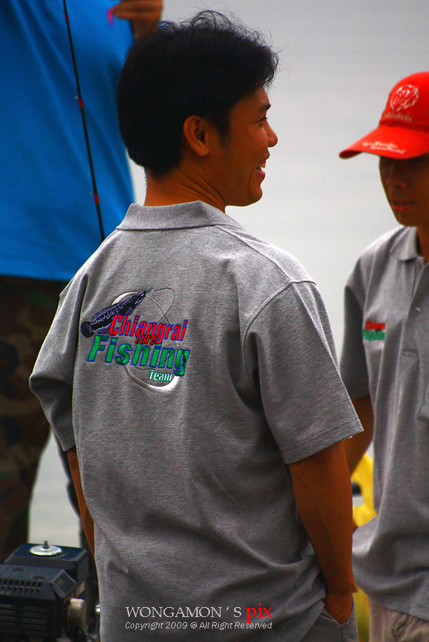 ก่อนอื่นผมในฐานะตัวแทน Chiangrai Lure Fishing Team ต้องขอขอบคุณน้าโสภณ
ที่กรุณาออกแบบโลโก้ของทีมให้