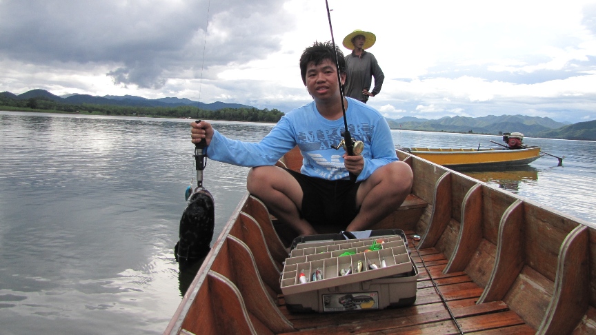            เอาไปอีกหล่อเลย..................

  เรือลำ