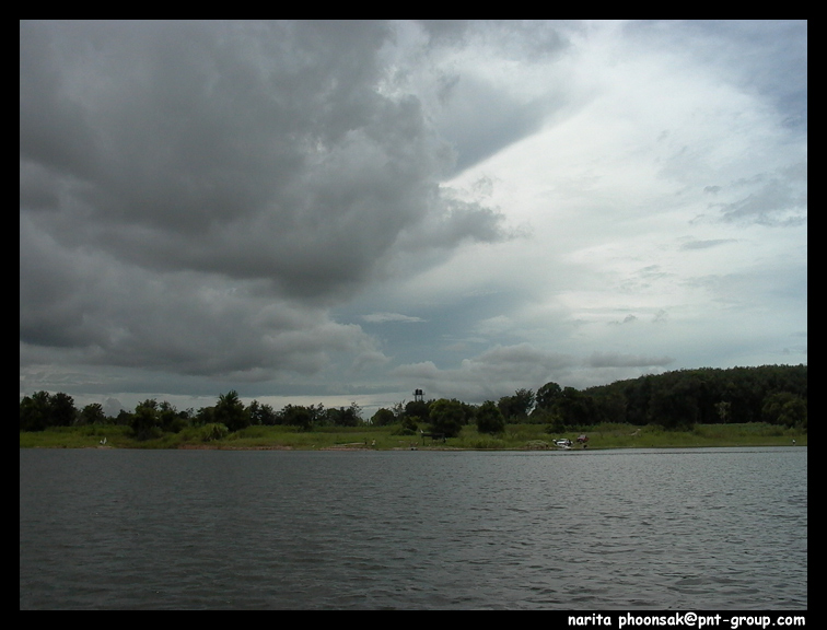 ฝนมาแล้ว ต้องรีบขึ้นฝั่งดีกว่าครับ

--------------------------------------------------------------