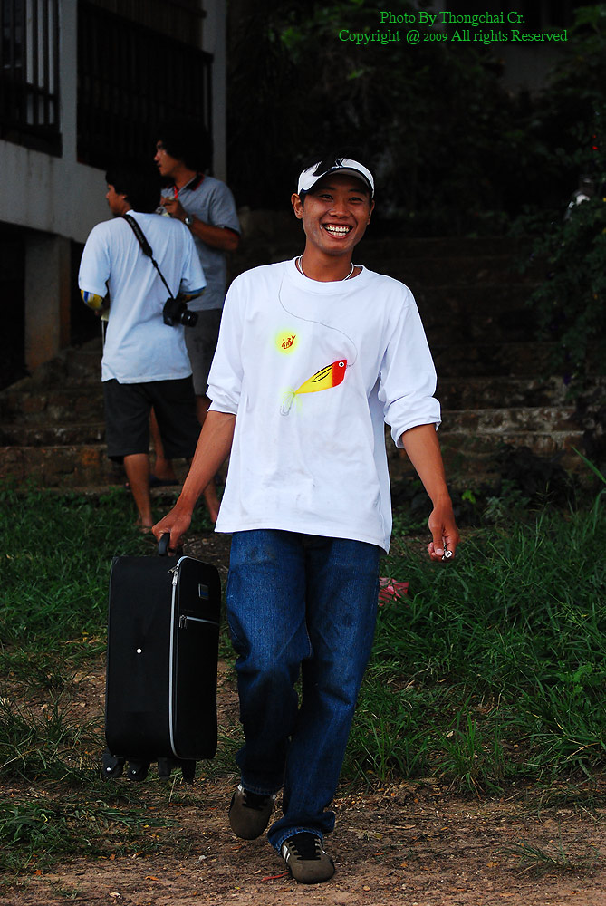 น้องดอน แต่งตัวกลับบ้าน พร้อมขน............ไปหลายโล กลับลำปาง :laughing: :laughing: :laughing: