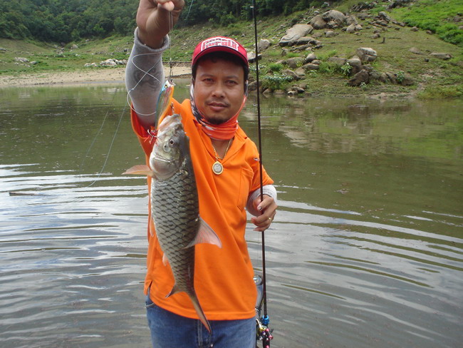 เอามาหล่อบนเรือ ชัวร์กว่าครับ   :cheer: