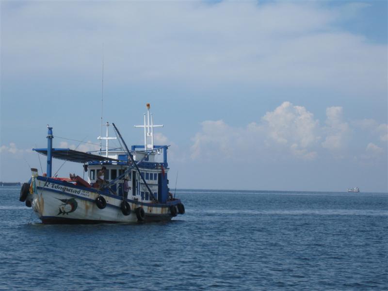  [b]ติดๆกัน..เรือโชคยุพเดช..ลำดังของสีชัง[/b]
 
[q]เอาอีกกำลังมันส์[/q]
ขอบคุณครับน้าshort_fish .