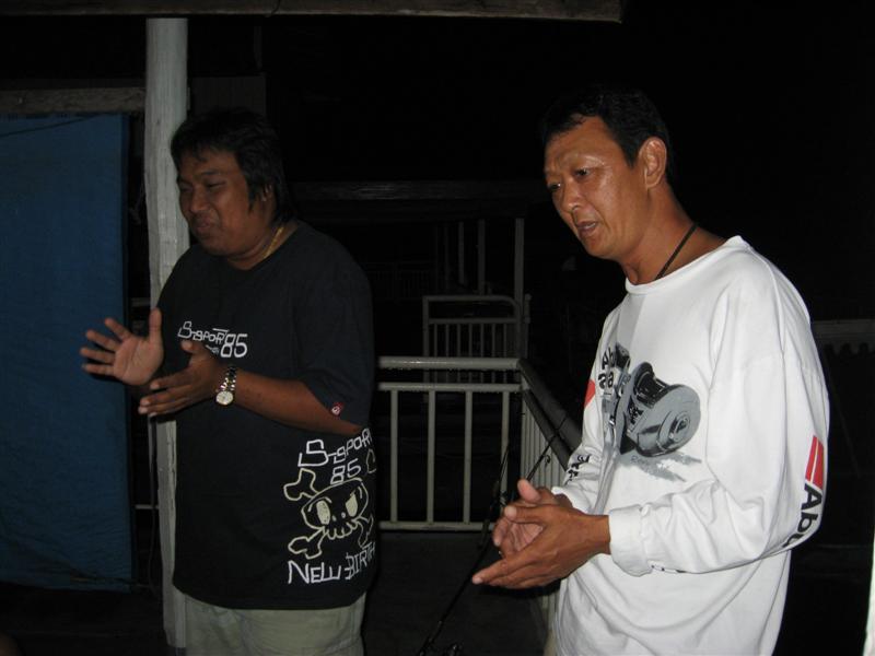 น้าเม่น กับ ลุงนพ  ร้องเพลง แฮปปี้ เบิร์ดเดย์ ทูยู  อิอิ  เอิ๊ก ๆ ๆ ๆ ๆ ๆ ๆ 

 :laughing: :laughin