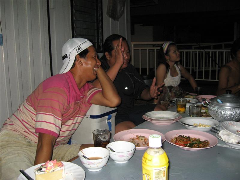 อีกประเดี๋ยวก้อ หัวเราะ อุ้ย งง อารมณื ไหนเนี่ย อิอิ  เอิ๊ก ๆ ๆ ๆ ๆ ๆๆ 

 :laughing: :laughing: :l