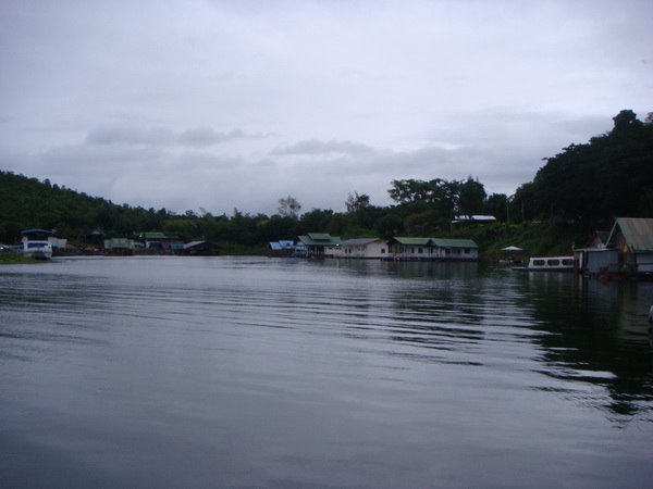 บรรยากาศ สบายๆ ครับ  :love: :love: :love: :cheer: :cheer: :cheer:
