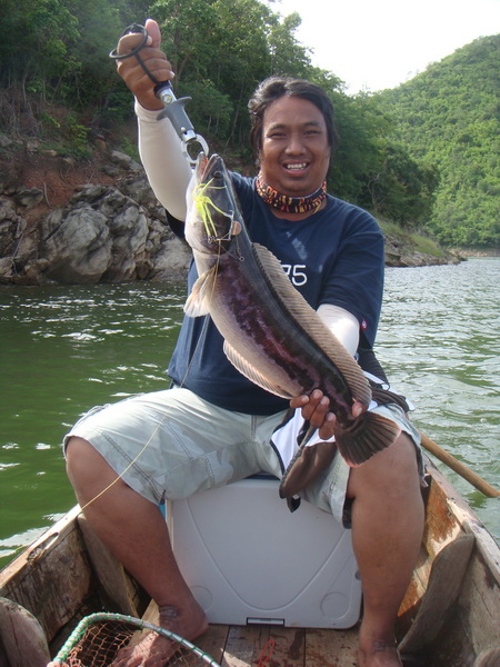 หลังจากนอนไม่หลับมาหลายคืน เพราะมัวแต่ คิดท่าถือปลาชะโด อยู่      :grin: :grin: :grin: :grin:


ก