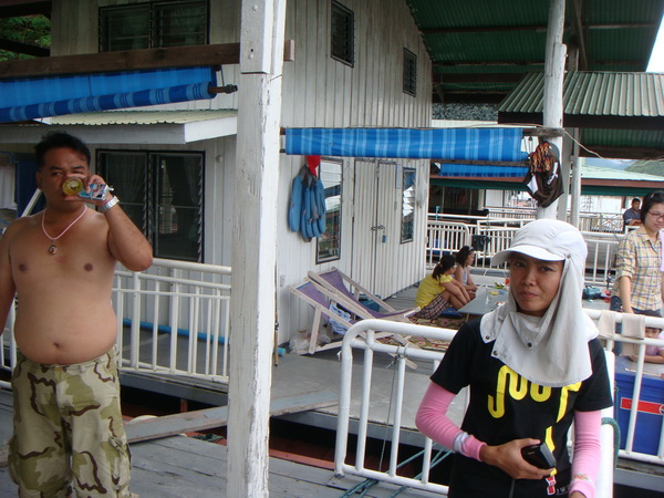 ส่วนคู่นี้ น้ากีเต้อเทป รอดแล้ว กับปลาชะโดไชร์ใหญ่สุด ในกลุ่ม (รอชมรูปนะครับ)   :laughing: :laughing