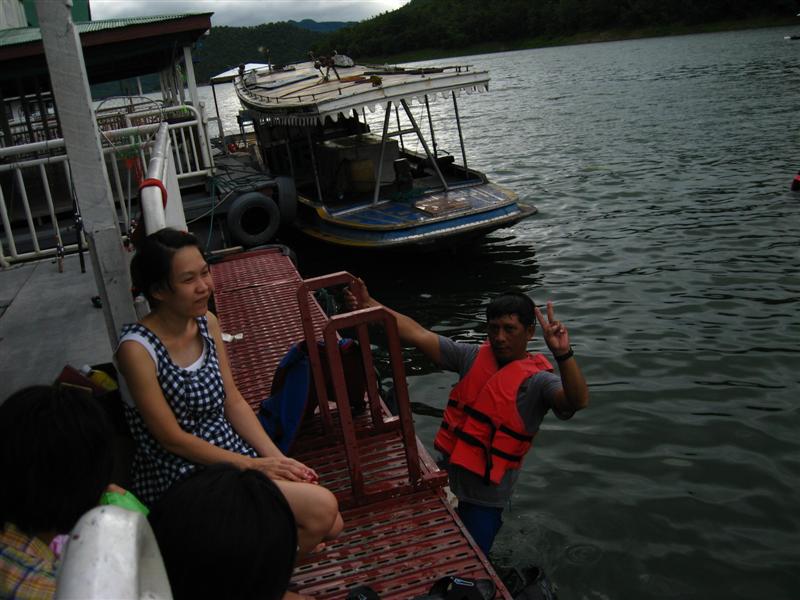 ส่วน ผบ.น้าเม่น ไม่เล่น อ่ะ บอกกลัวน้ำ อ่ะ อิอิ งง เลย  :spineyes: :spineyes: :spineyes: :spineyes: