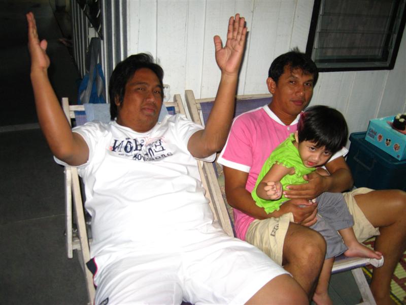 ไม่ต้องบรรยายเลยครับ แข็ง อยู่ใกล้กับ อ๊อน อ่อน (ตอนเช้านะ) เอิ๊ก ๆ ๆ ๆ ๆ ๆ  ๆ ๆ 
 :laughing: :laug