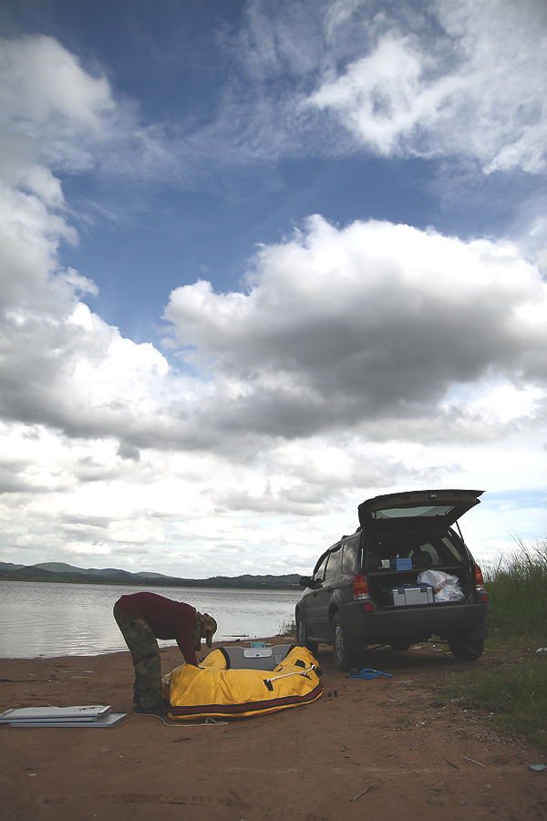 น้าโอ  ตั้งใจกับเรือน้ำแรก  :grin: