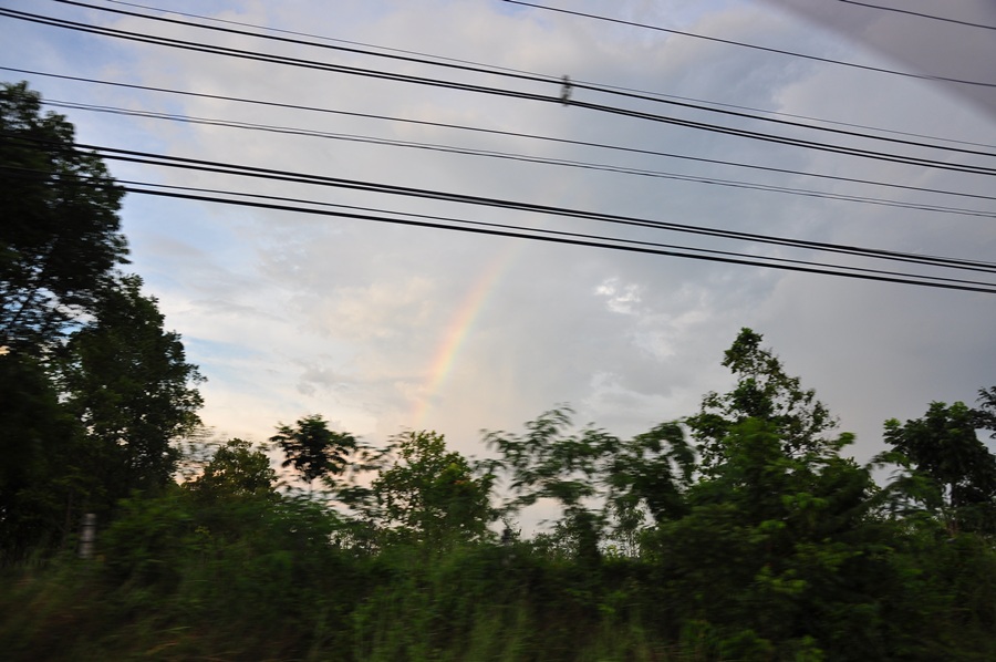 ฝนพึ่งหยุดตกก่อนเรามาถึง ฟ้าสวยมีรุ้งกินน้ำด้วย ผบ.ผมขอเก็บภาพสักหน่อย :grin: :grin: :grin: