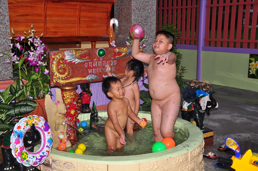 ทำน้ำพุเสร็จก็กลับลงสระอีกครั้ง :grin: :grin: :grin: