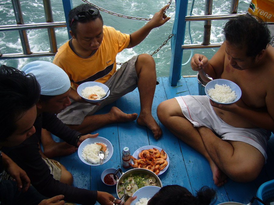 ท้ายเรือแน่นเลยครับบบบบบ
