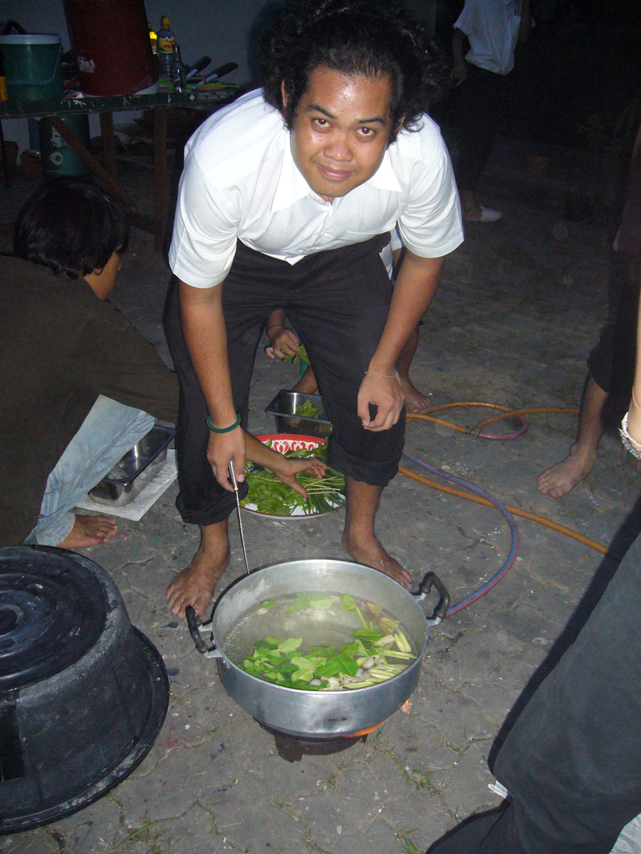 กัปตันจอนทำต้มยำลูกหมู