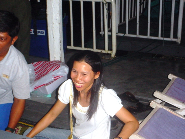 เจ้าของวันเกิด ........................ ยิ้มแฉ่งเลยครับ ........... 

 :cheer: :cheer: :cheer: :ch