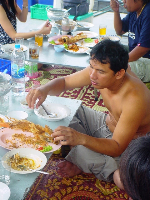  [b]อ๋อออออ๋อ น้าประสบ นี่เอง คิดว่าคร