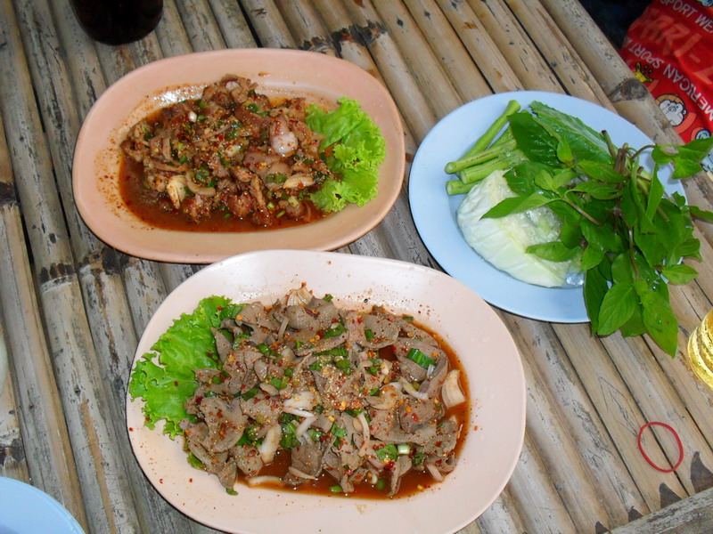 ฝนตก หาอะไรกินดีกว่า

 :love: :love: :love: