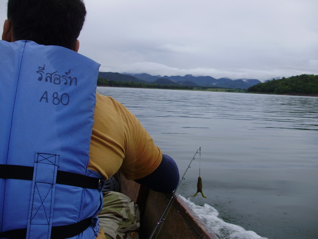 นี่ด้วยครับ  เดินทางประมาณ 45 นาที( คลื่นลมสะงบนะครับ) จาก ฐานที่มั่น เพชรฟ้า