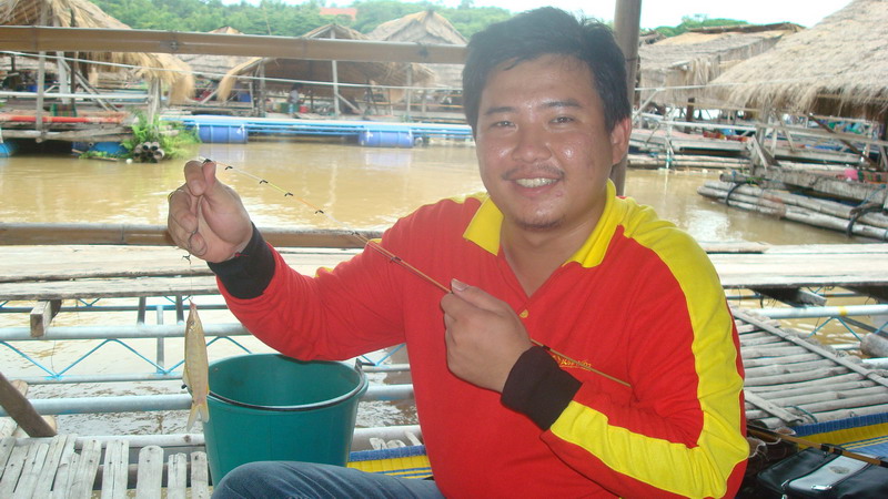 น้องเพียวของเรา ก็สอย ปลาหมูขึ้นมา  แทบไม่หลุดคอนเซปเลย :cheer: :cheer: :cheer: