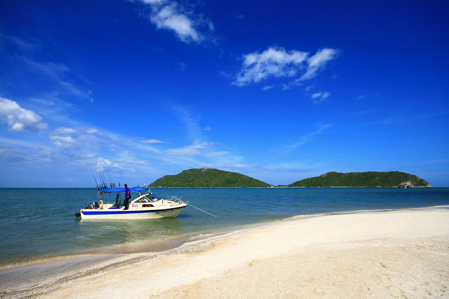 จากหมายที่เราลอยเรือตกปลา....อยูไม่ห่างจากอุทยานมากนัก......วิ่งเรือไม่เกินสิบนาที ก็ถึงแล้ว....