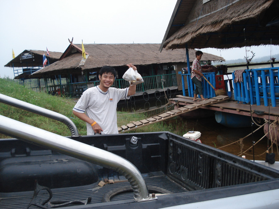  :grin:พอเอาเรือลงเสร็จปุ้บ เจ้าต้องก็คว้าสิ่งนี่เป็นสิ่งแรก :grin: :grin: :grin:
  ถ้ลืมแล้วละก็แย