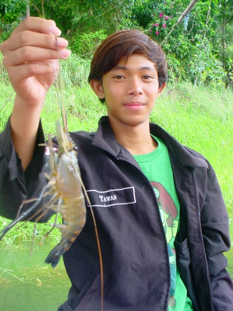 น้องดิวส์ .............................. ขอโชว์ กุ้งบ้า