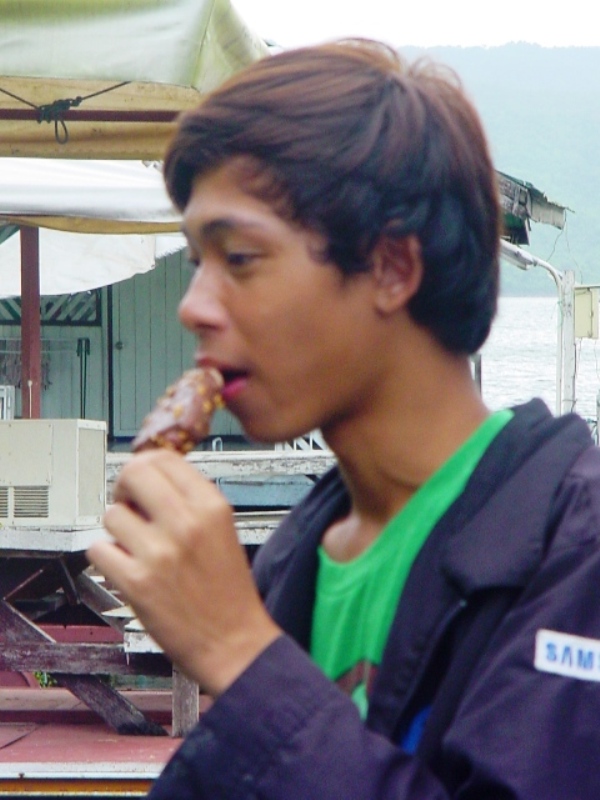 ปลาไม่กิน .................................. กินเองก็ได้   