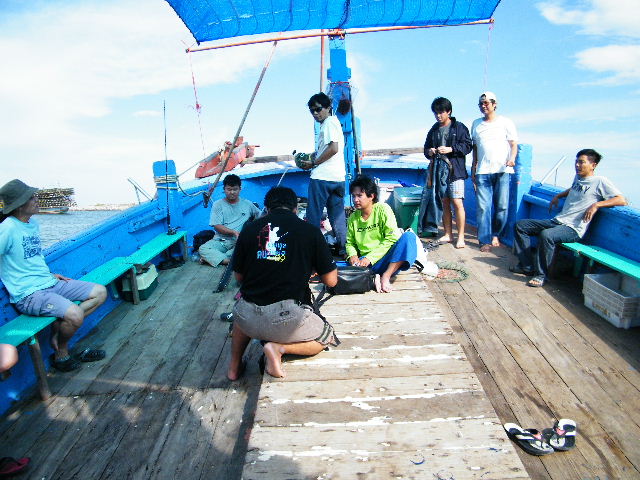 ขึ้นเรือมาต่างคนก้อต่างประกอบคันเลยครับ 

--------------------------------------------------------