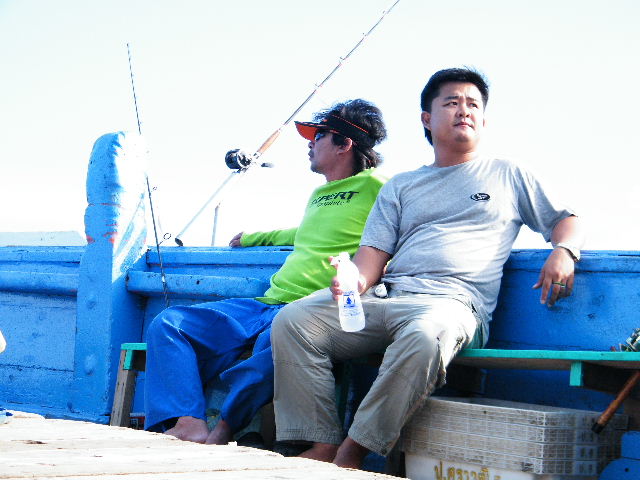 นั่งข้างพี่บอล คือ พี่เต้ย โอเชี่ยน 