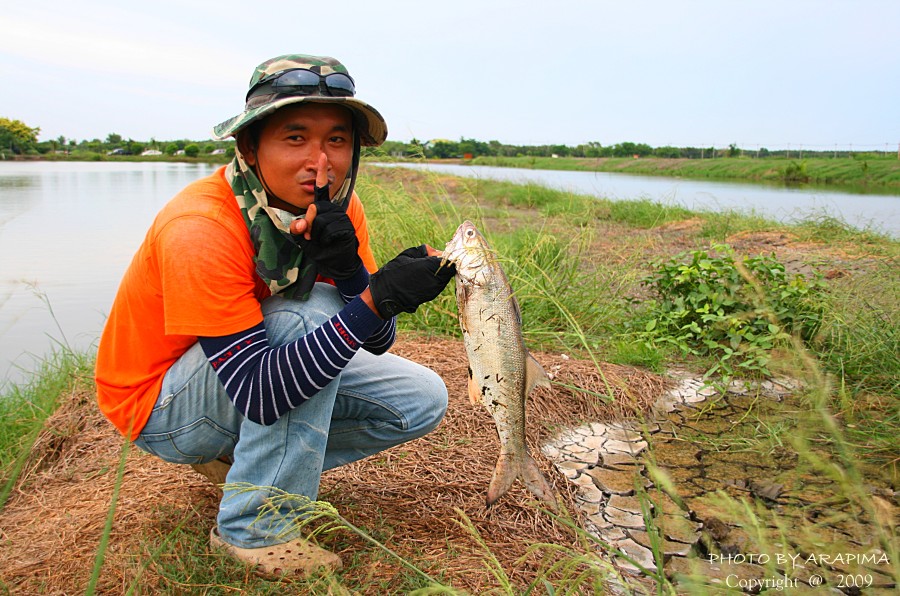  :grin: :grin:  น่านเข้าทางเค้าเลยครับ.......แอบขโมยปลา น้าหยอย ติดมือกลับบ้านด้วยซะเลย......ยังมีหน