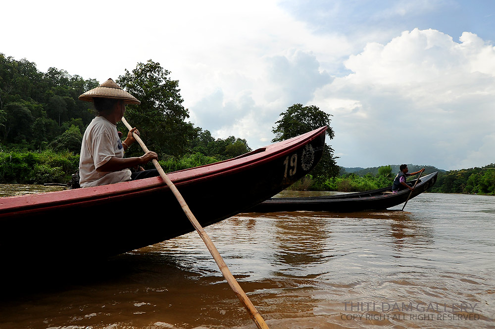 ป้าชาวกระเหรียง คัดหัวเรือคอยระวัง เรือชนหิน