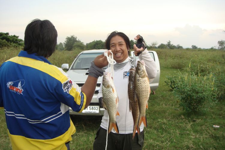 ขอถ่ายรูปกับโปรคองโก้หน่อย เป็นที่ระลึกครับ  :laughing: :laughing: :laughing: