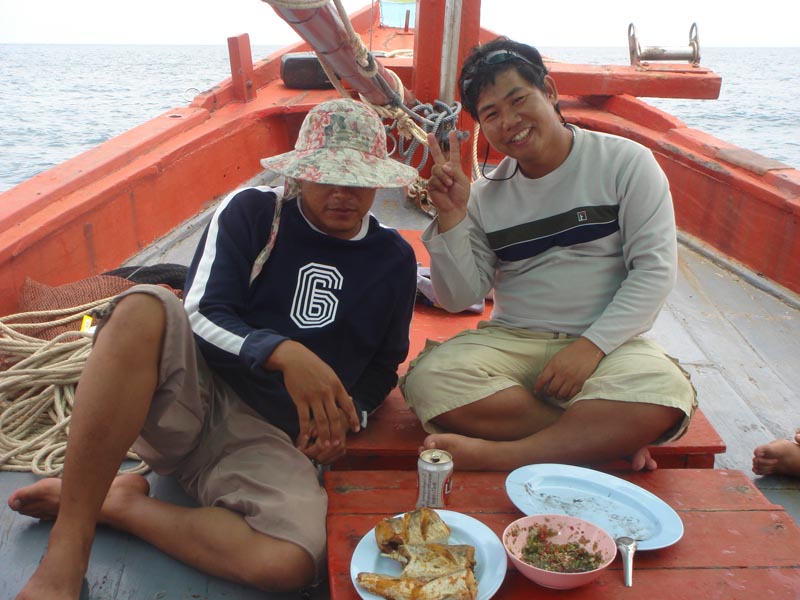 กินกันเข้าไปครับ.....ไม่ได้ปลากลับบ้านไม่เป็นไร เน้นกินดีอยู่ดี อิ่มไว้ก่อน  :umh: :grin:
ยิ่งได้ฝี