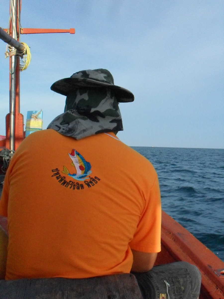 น้าอมร ใส่เสื้อตัวนี้ไปไหนก็แห้ว รอบนี้ถ้าแห้วก็คงไม่ใส่แล้วครับ 


 :grin: :laughing:
