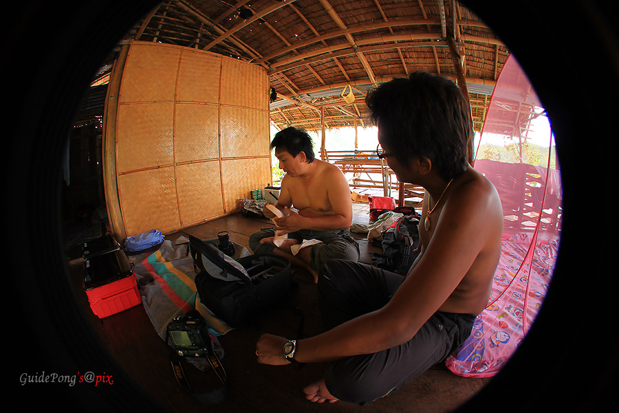 พี่เล็กกำลัง "อบรม" น้องๆ  :grin: :grin: :grin: