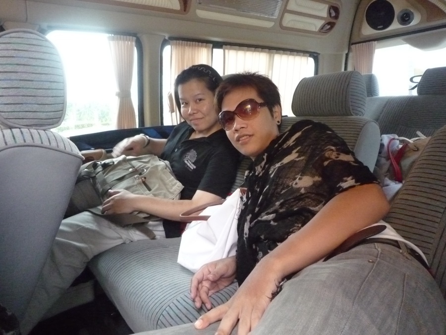 เอ๋าๆ ขึ้นรถๆ เดี๋ยวจะลงเรือไม่ทัน  