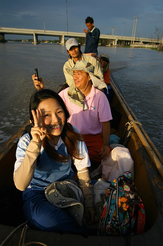 ลำนี้ไป6 คนเรือเกือบจม :laughing: :laughing: